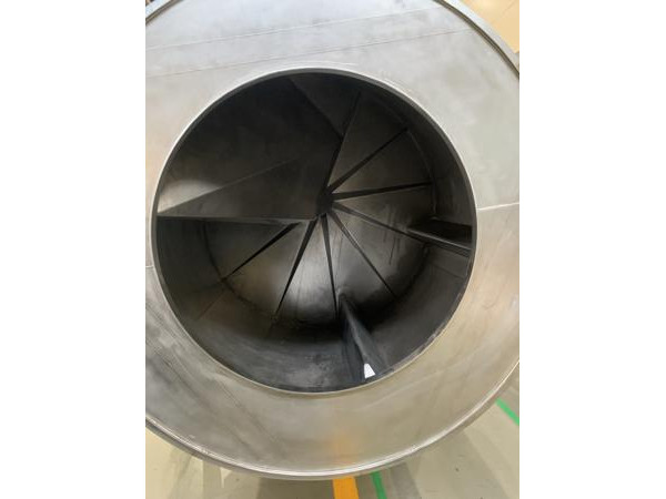 除徑向拍打板外，縱向亦有波浪拍打能力